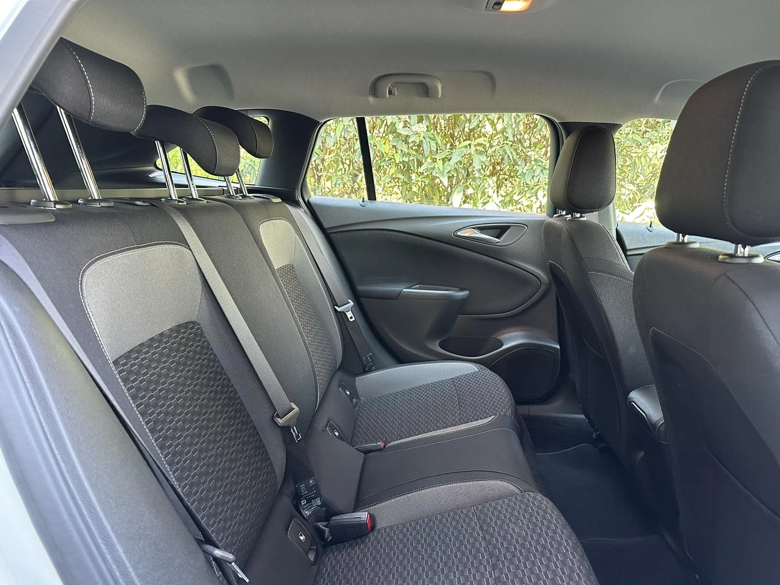 Opel Astra Astra L Sports Tourer 1.2 Turbo - изображение 10