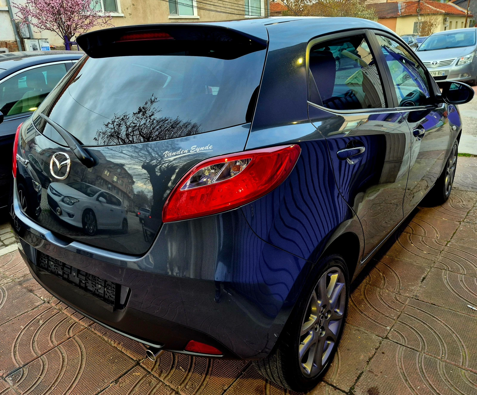 Mazda 2 1.2i- FACE LIFT-LUX-верига-japan, снимка 12 - Автомобили и джипове - 53918411