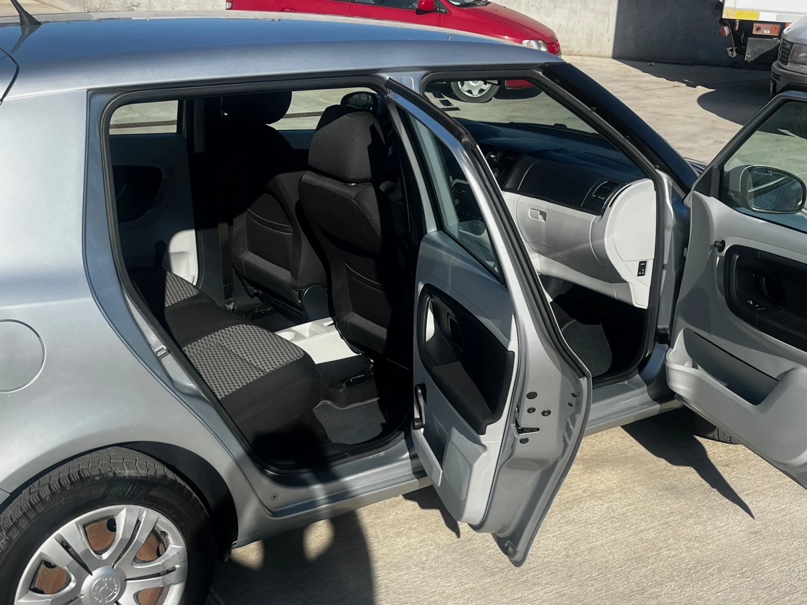 Skoda Fabia, снимка 17 - Автомобили и джипове - 54095023