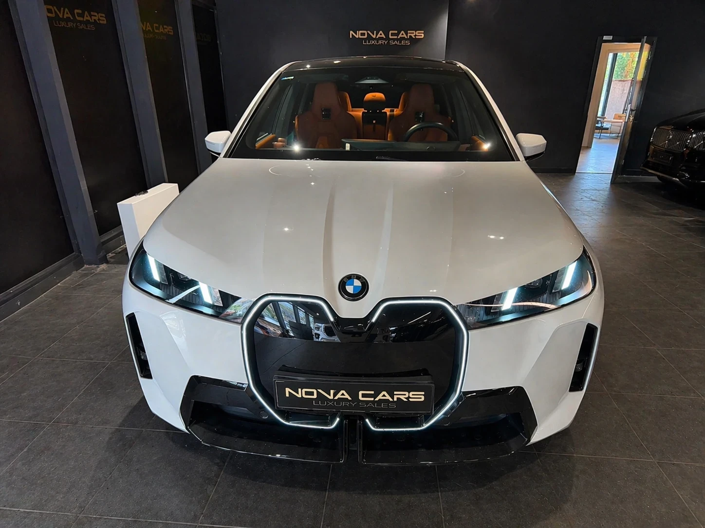 BMW iX 60 xDrive, снимка 2 - Автомобили и джипове - 54227491