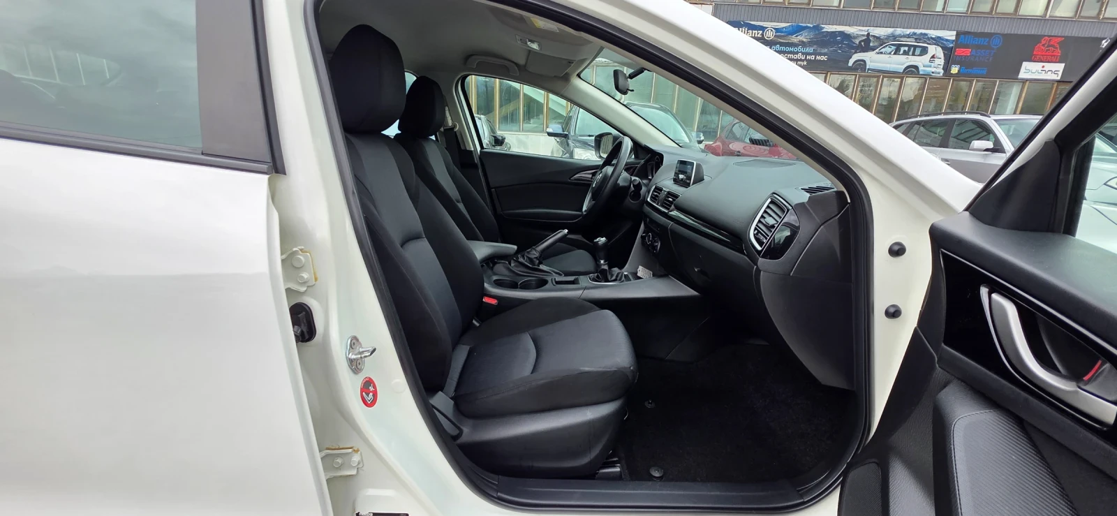 Mazda 3 1.5i 101k.c UNIKAT EURO 6B 97000km!!! | Mobile.bg � ����������� 12