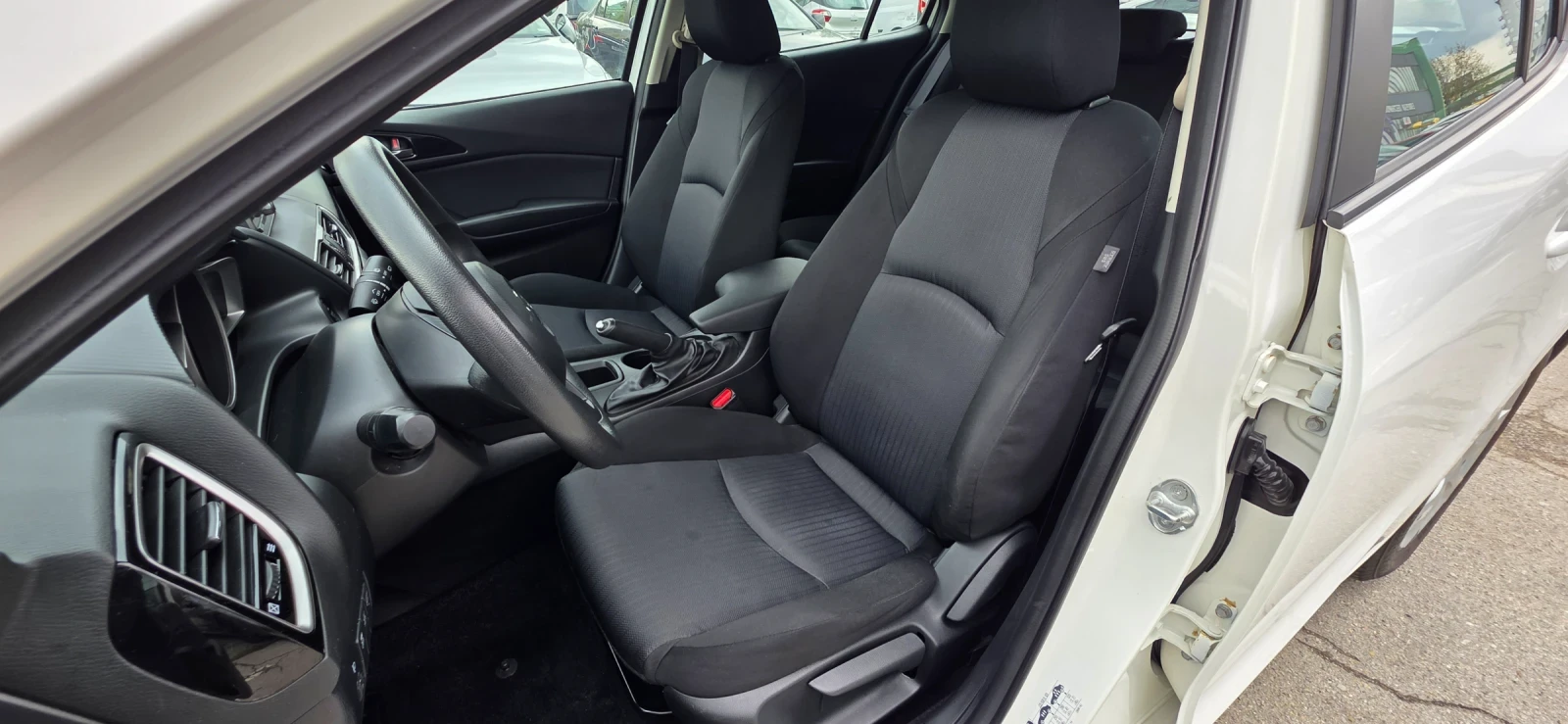 Mazda 3 1.5i 101k.c UNIKAT EURO 6B 97000km!!! | Mobile.bg � ����������� 9