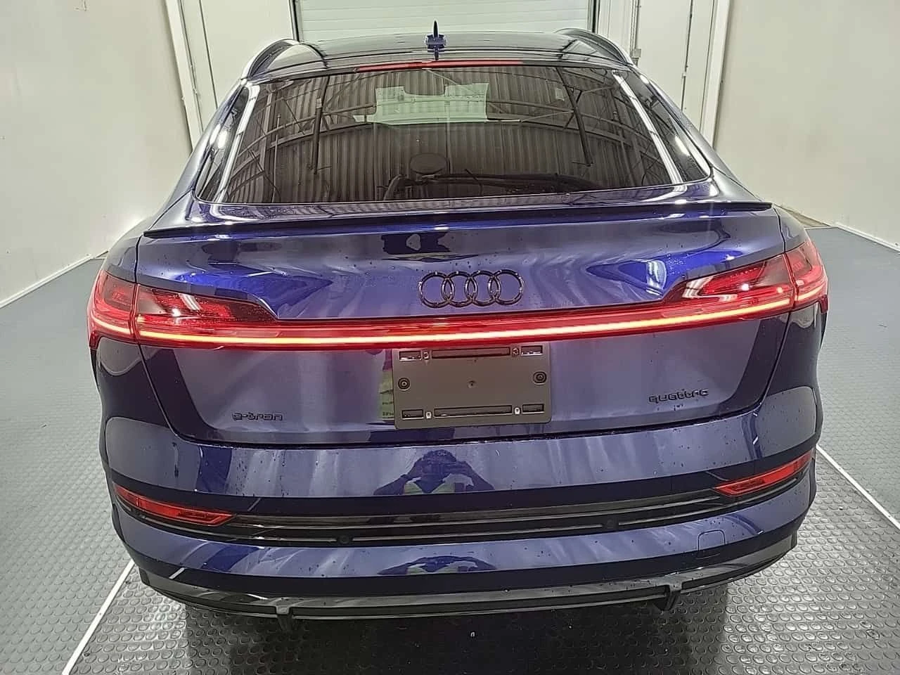 Audi E-Tron TECHNIK| B&O| HUD| ОБДУХВАНЕ| 3 КЛЮЧА| , снимка 5 - Автомобили и джипове - 54763952
