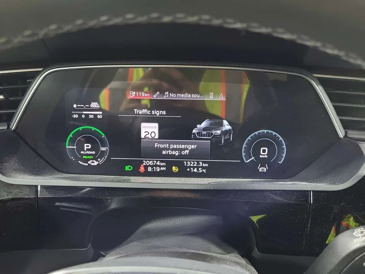 Audi E-Tron TECHNIK| B&O| HUD| ОБДУХВАНЕ| 3 КЛЮЧА| , снимка 11 - Автомобили и джипове - 54763952