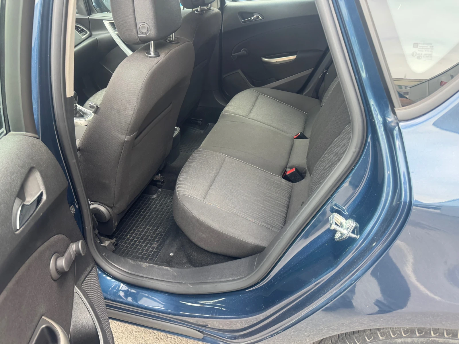 Opel Astra 1.4 LPG фабрична, снимка 10 - Автомобили и джипове - 54878336