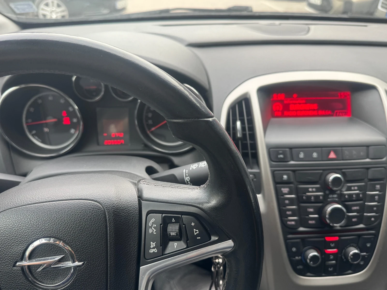Opel Astra 1.4 LPG фабрична, снимка 13 - Автомобили и джипове - 54878336
