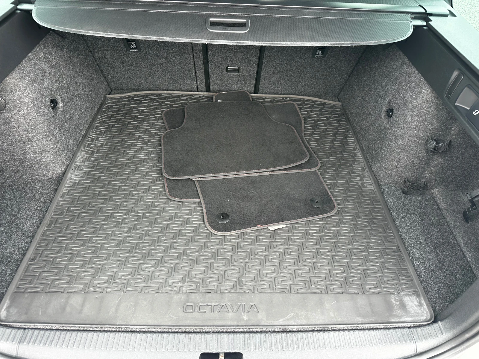 Skoda Octavia VRS 2.0TDI 184к.с Ръчка* КАТО НОВА, снимка 17 - Автомобили и джипове - 55432251