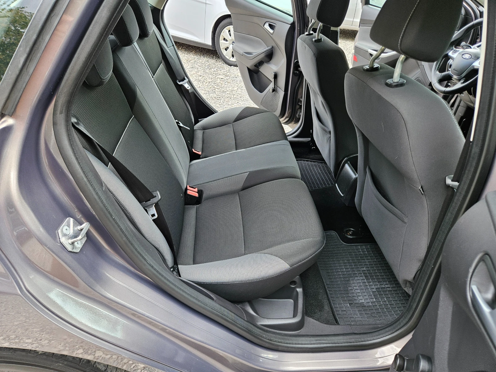 Ford Focus 1.6 TDCI 95кс., снимка 11 - Автомобили и джипове - 55803868