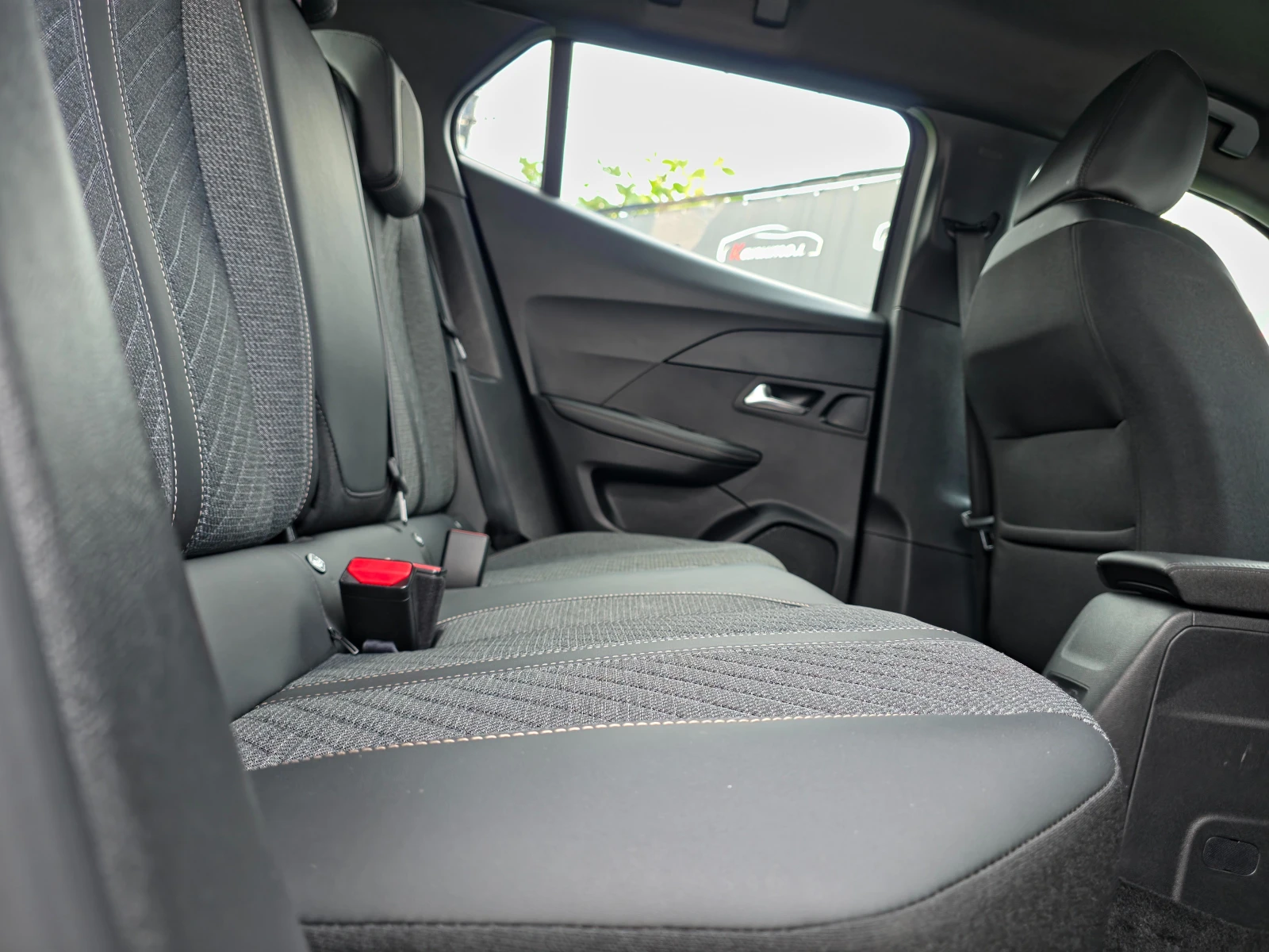 Peugeot 2008 ALLURE PURETECH EAT8 131, снимка 11 - Автомобили и джипове - 56422013