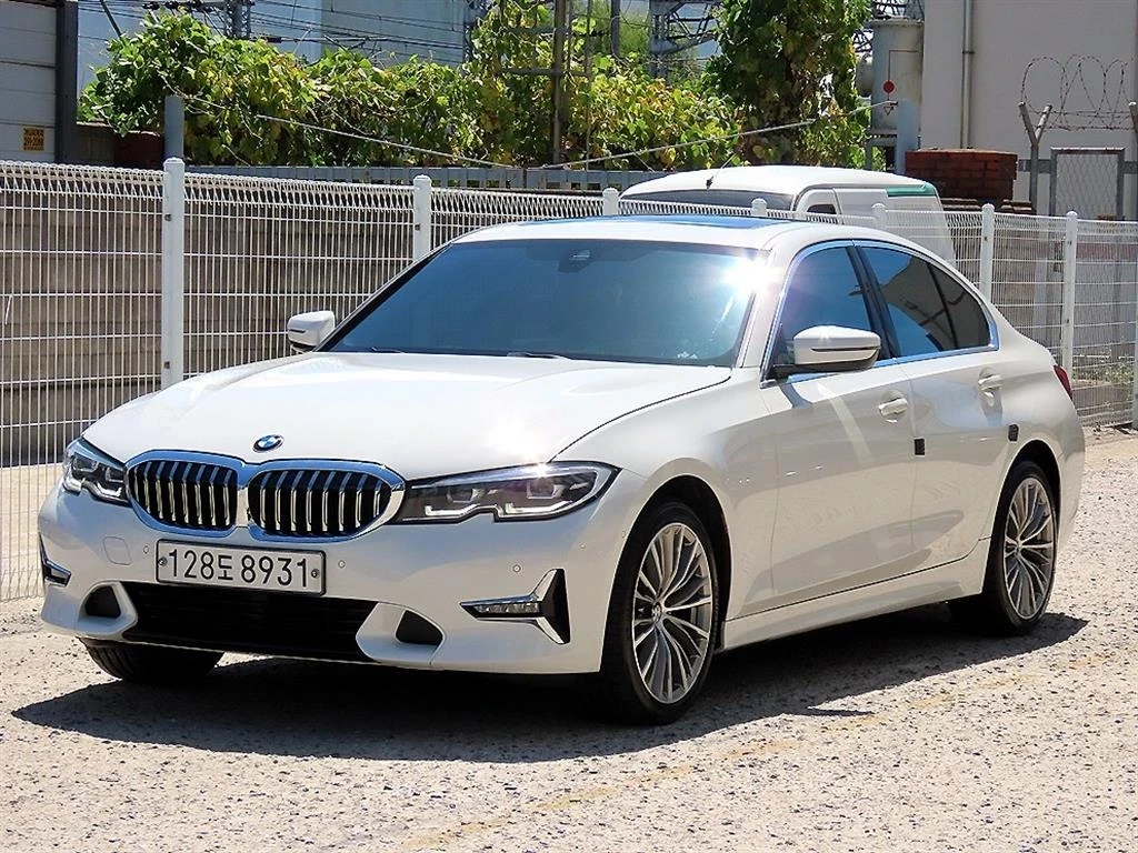 BMW 320 D * M ПАКЕТ * HEAD UP * ПАНОРАМА * ВКЛ ЗАСТРАХОВКА, снимка 2 - Автомобили и джипове - 55980523