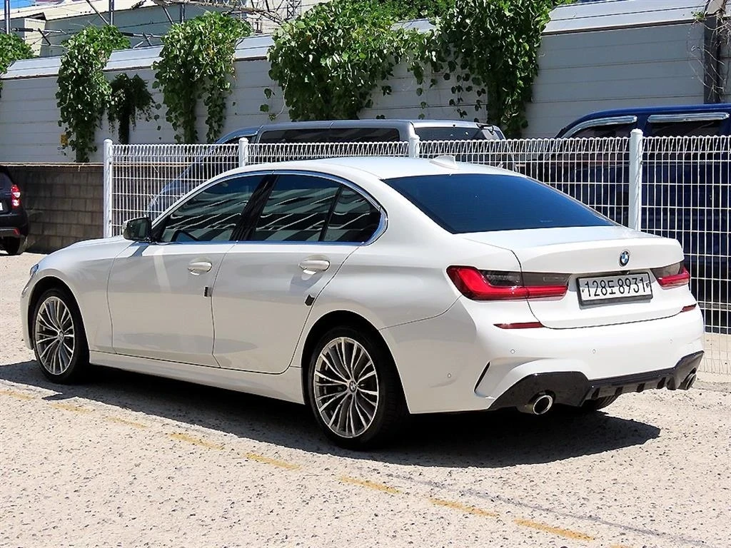 BMW 320 D * M ПАКЕТ * HEAD UP * ПАНОРАМА * ВКЛ ЗАСТРАХОВКА, снимка 3 - Автомобили и джипове - 55980523