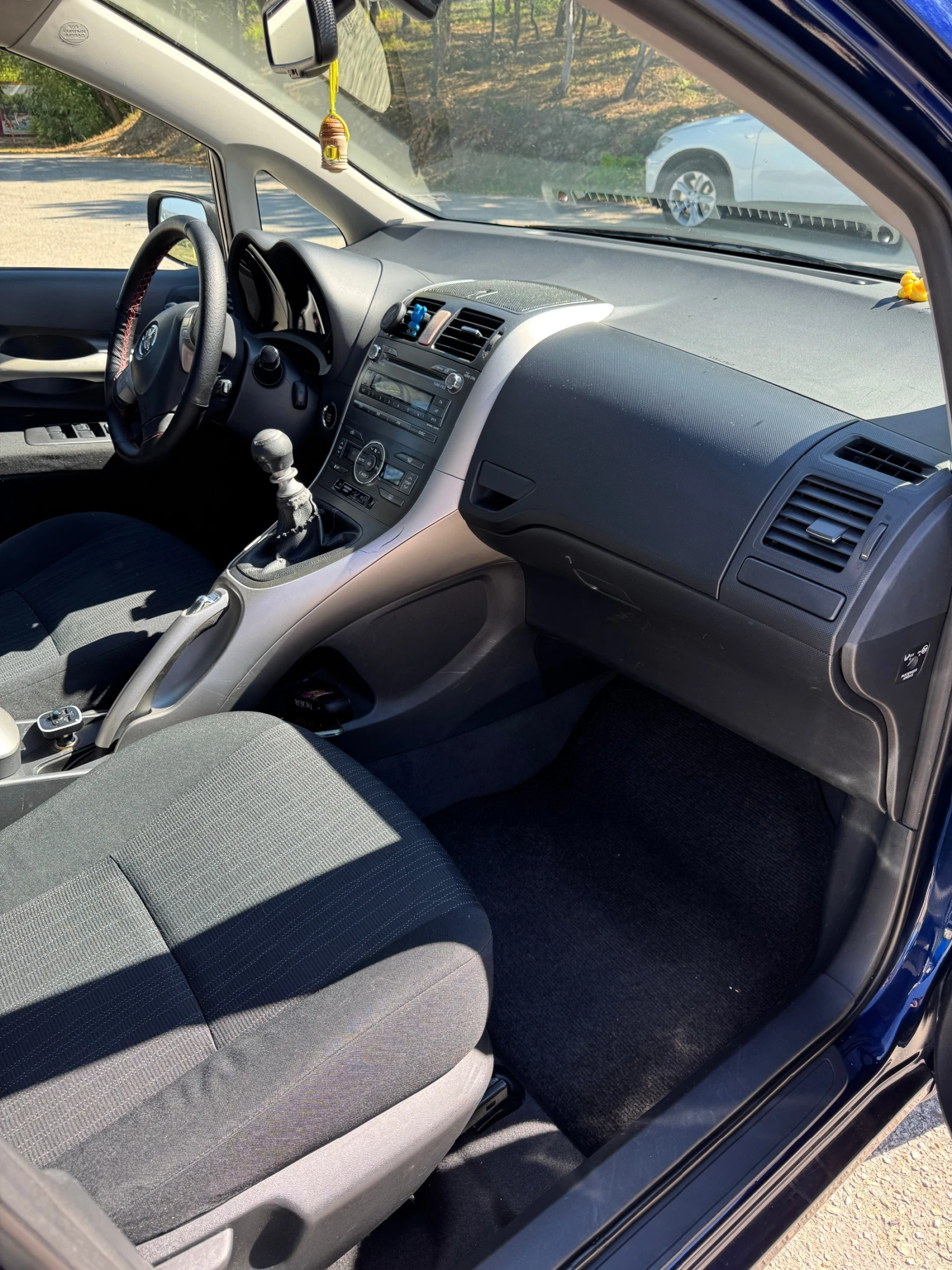 Toyota Auris 2.0 D4d Перфектна, снимка 11 - Автомобили и джипове - 56010787