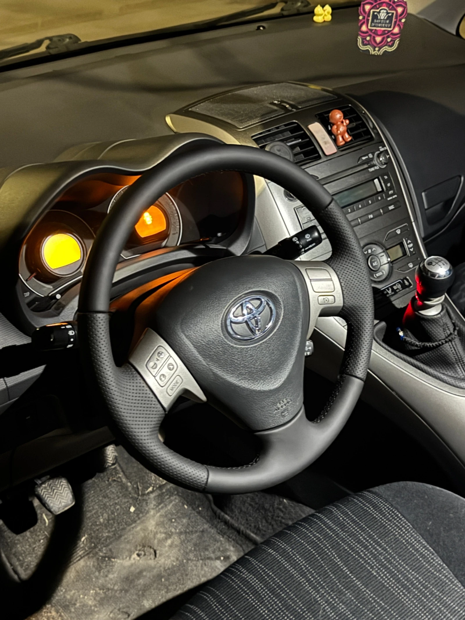 Toyota Auris 2.0 D4d Перфектна, снимка 12 - Автомобили и джипове - 56010787