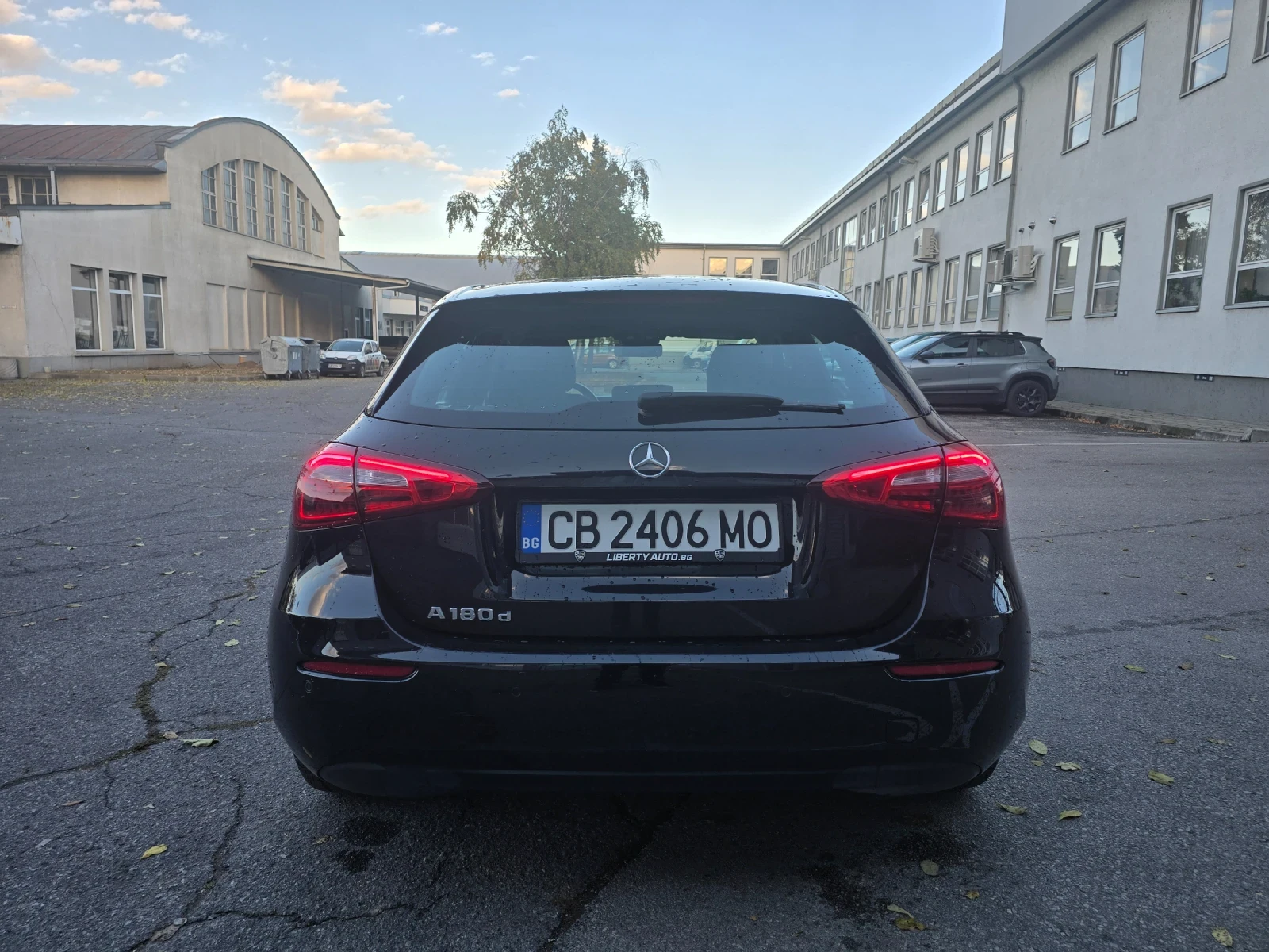 Mercedes-Benz A 180 Facelift / MBUX / Сервизна история, снимка 4 - Автомобили и джипове - 56150463