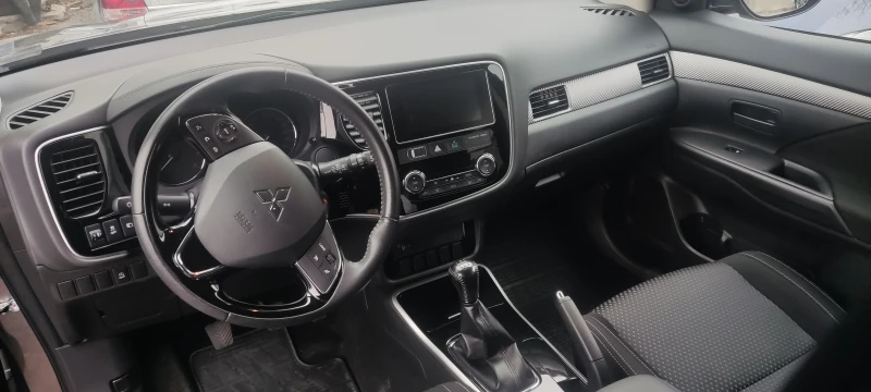 Mitsubishi Outlander, снимка 9 - Автомобили и джипове - 48226741