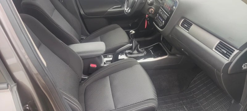 Mitsubishi Outlander, снимка 14 - Автомобили и джипове - 48226741