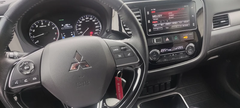 Mitsubishi Outlander, снимка 12 - Автомобили и джипове - 48226741