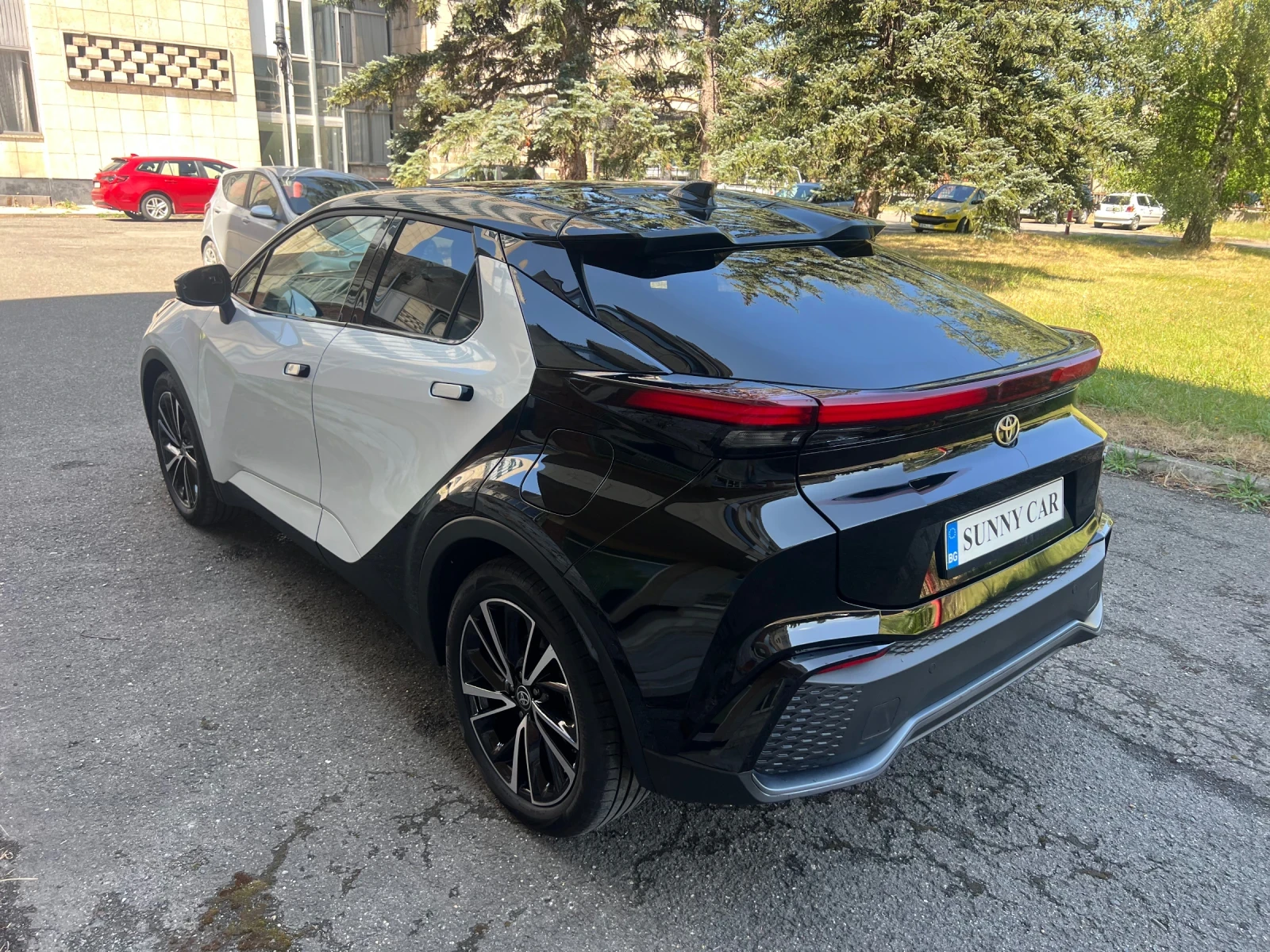 Toyota C-HR 2.0 Hybrid FULL ГАРАНЦИЯ - изображение 7