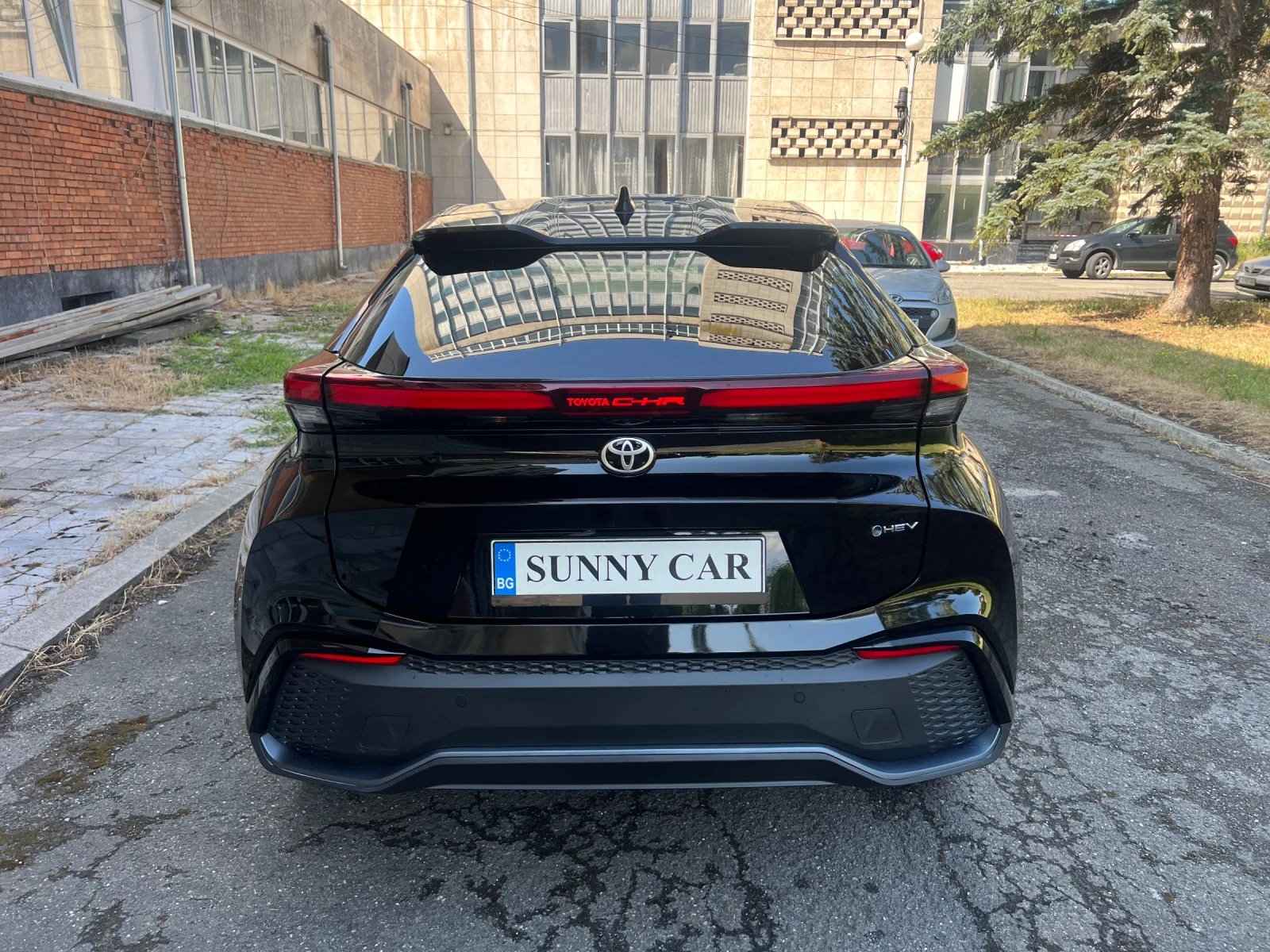 Toyota C-HR 2.0 Hybrid FULL ГАРАНЦИЯ - изображение 6