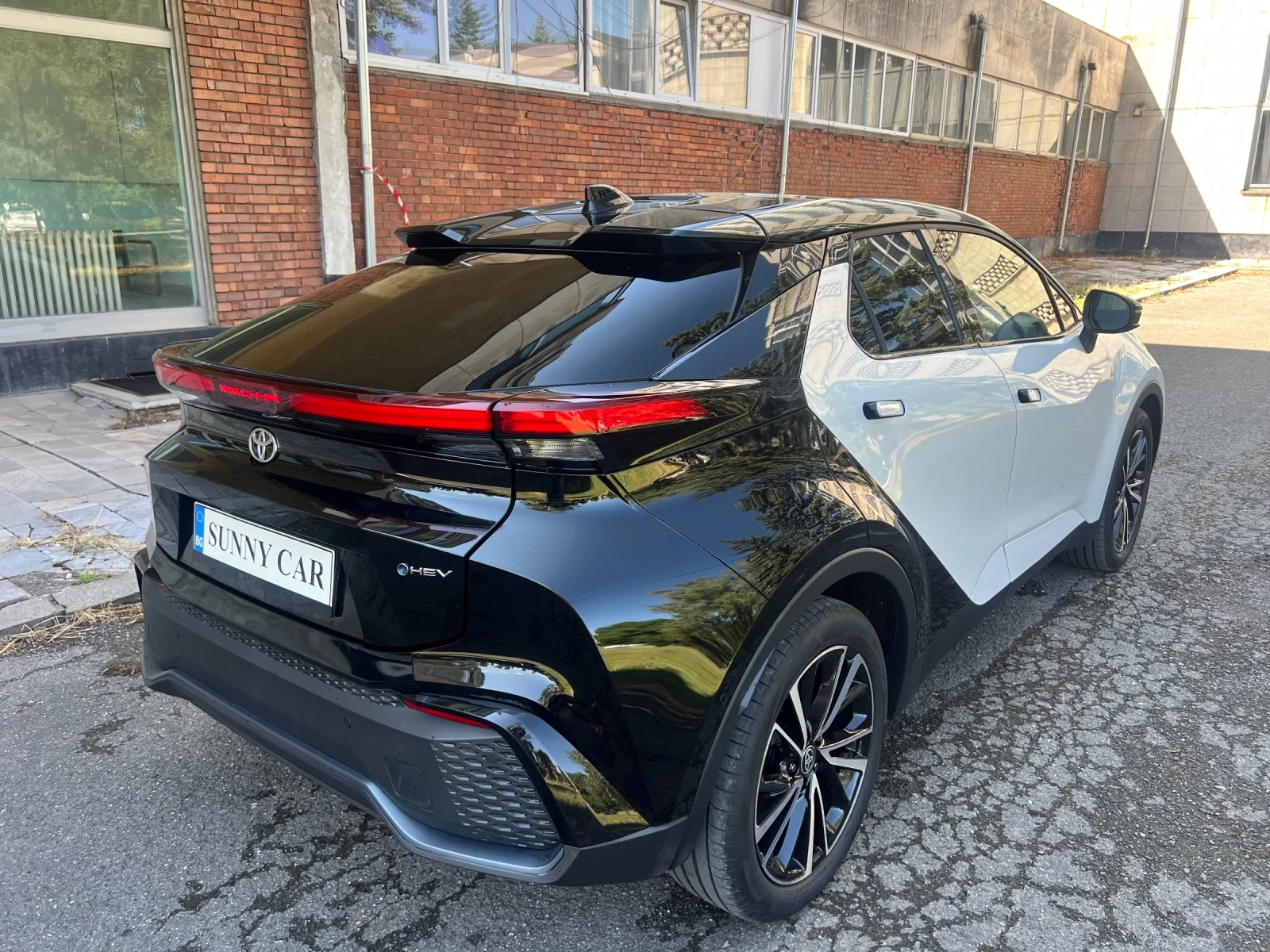 Toyota C-HR 2.0 Hybrid FULL ГАРАНЦИЯ - изображение 5