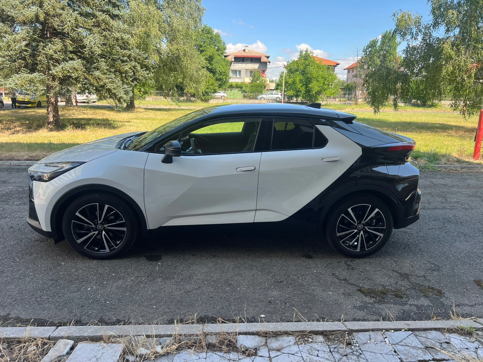 Toyota C-HR 2.0 Hybrid FULL ГАРАНЦИЯ - изображение 8