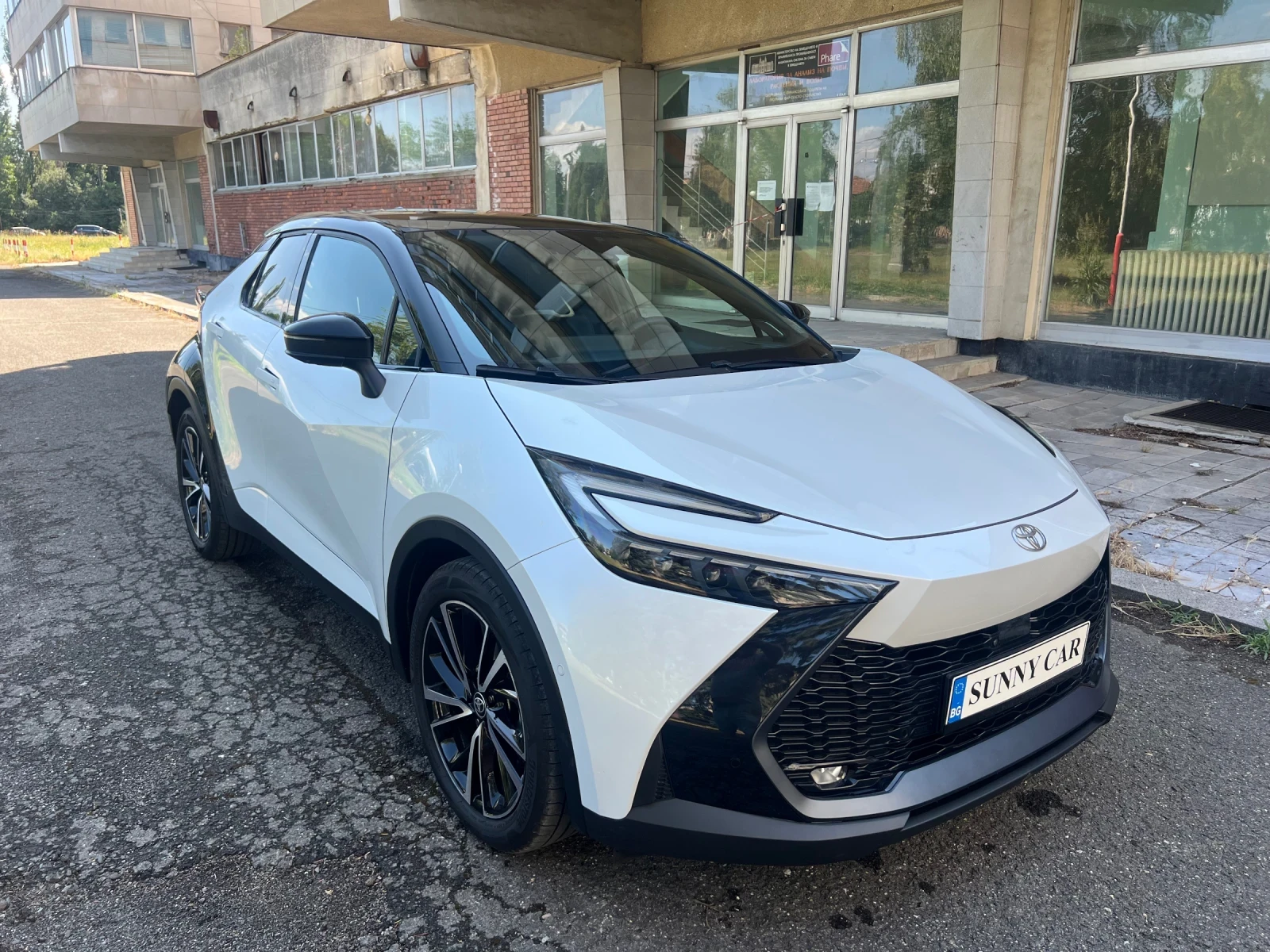 Toyota C-HR 2.0 Hybrid FULL ГАРАНЦИЯ - изображение 3
