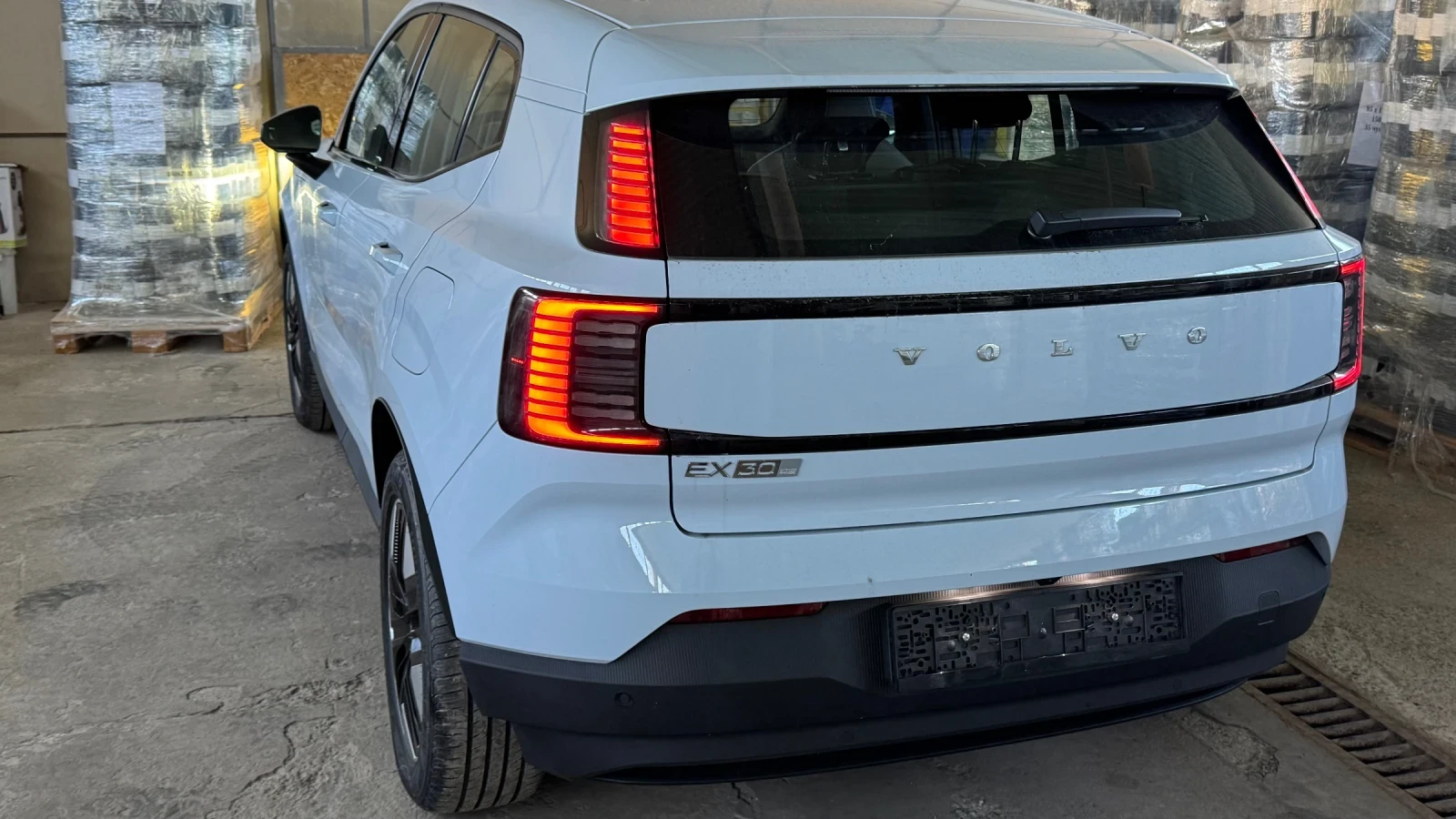 Volvo EX30 69 KW - изображение 3