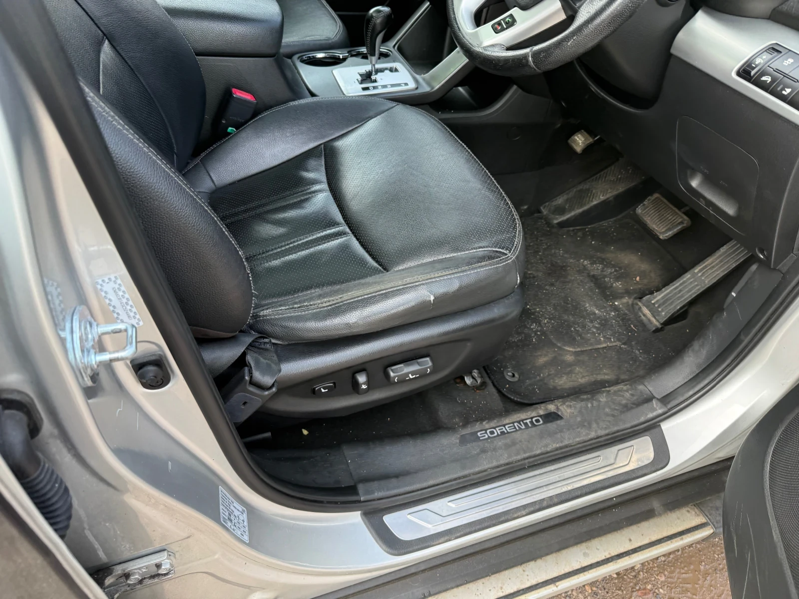 Kia Sorento 2.2 crdi auto, снимка 7 - Автомобили и джипове - 54760356