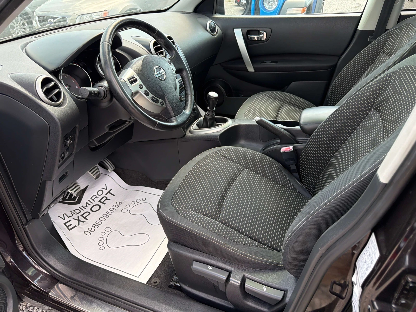 Nissan Qashqai 1.5dCi РЕАЛНИ КМ / 1 - СОБСТВЕНИК / БЕЗ РЪЖДА, снимка 6 - Автомобили и джипове - 55886105