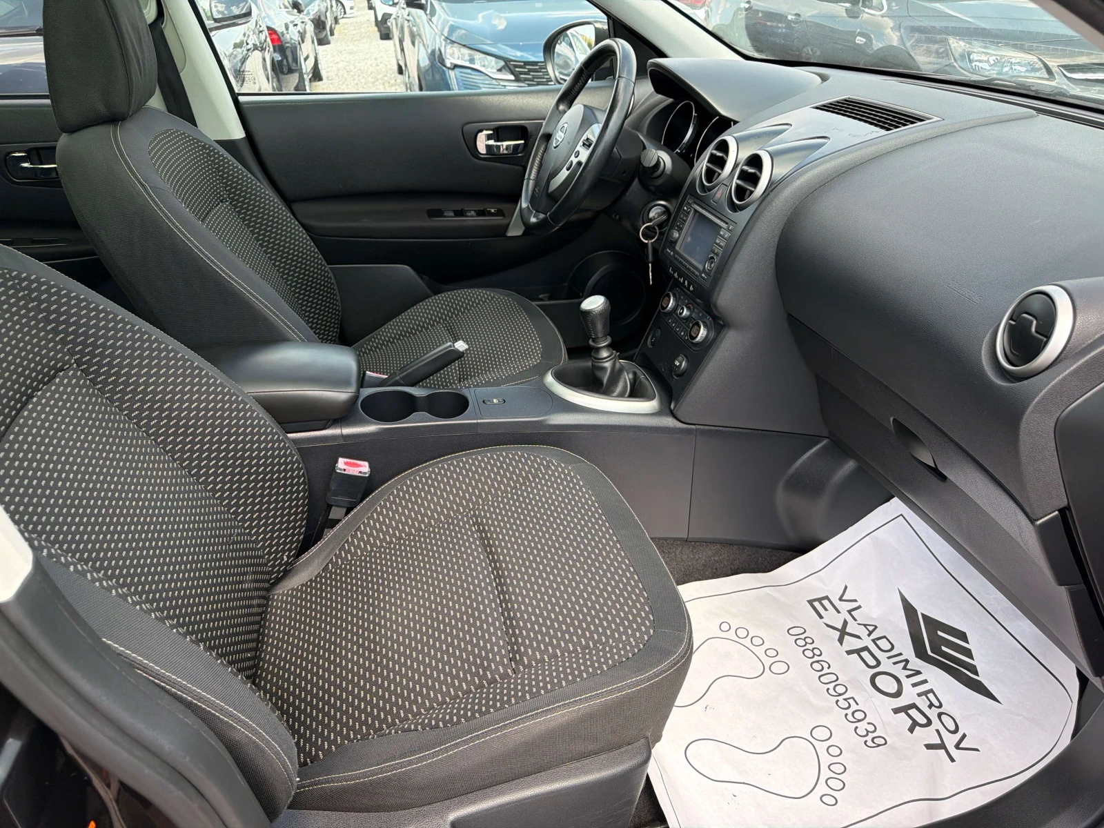 Nissan Qashqai 1.5dCi РЕАЛНИ КМ / 1 - СОБСТВЕНИК / БЕЗ РЪЖДА, снимка 8 - Автомобили и джипове - 55886105