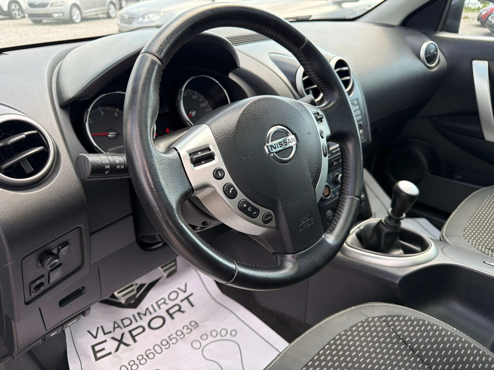 Nissan Qashqai 1.5dCi РЕАЛНИ КМ / 1 - СОБСТВЕНИК / БЕЗ РЪЖДА, снимка 13 - Автомобили и джипове - 55886105