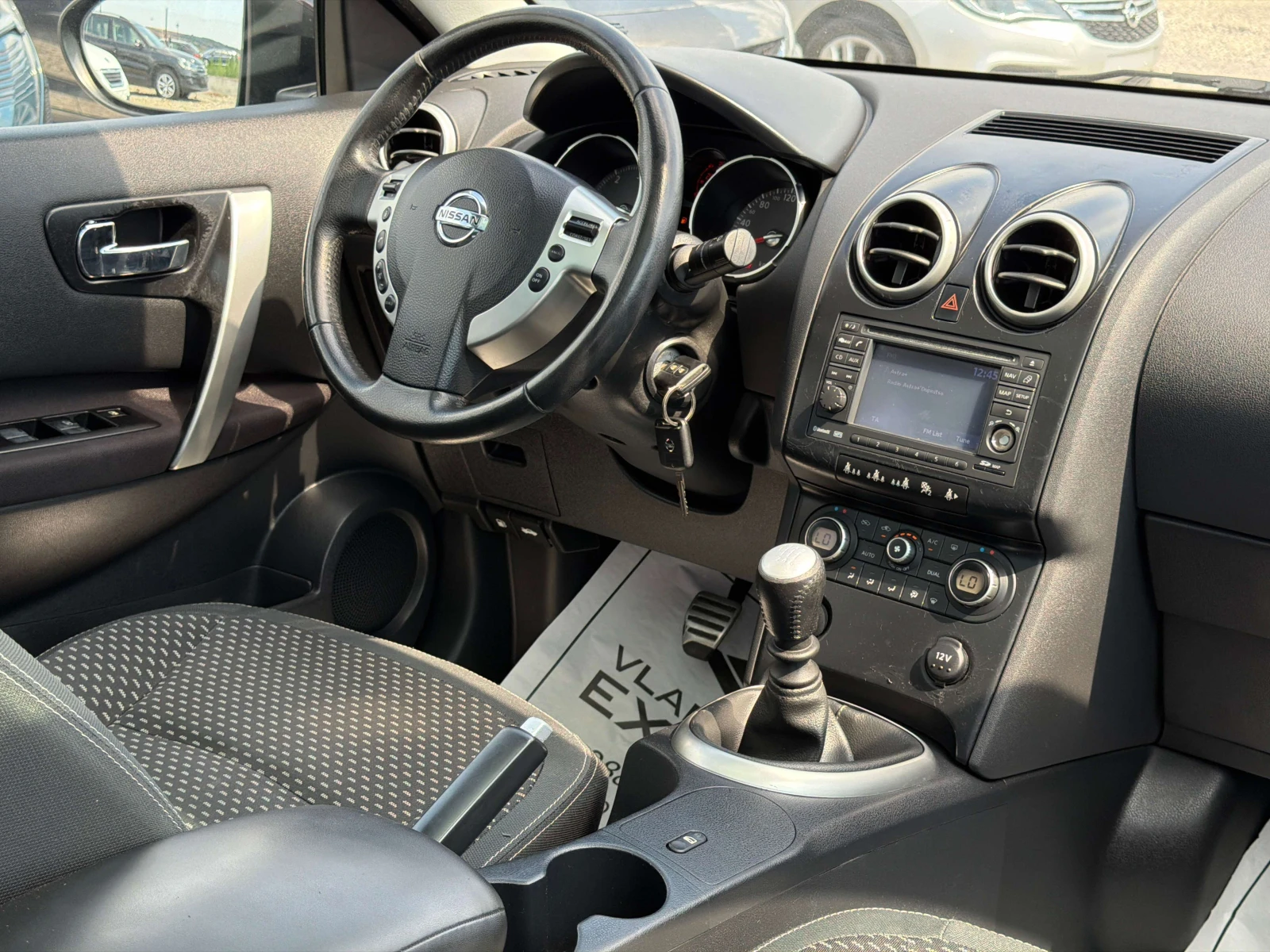 Nissan Qashqai 1.5dCi РЕАЛНИ КМ / 1 - СОБСТВЕНИК / БЕЗ РЪЖДА, снимка 14 - Автомобили и джипове - 55886105