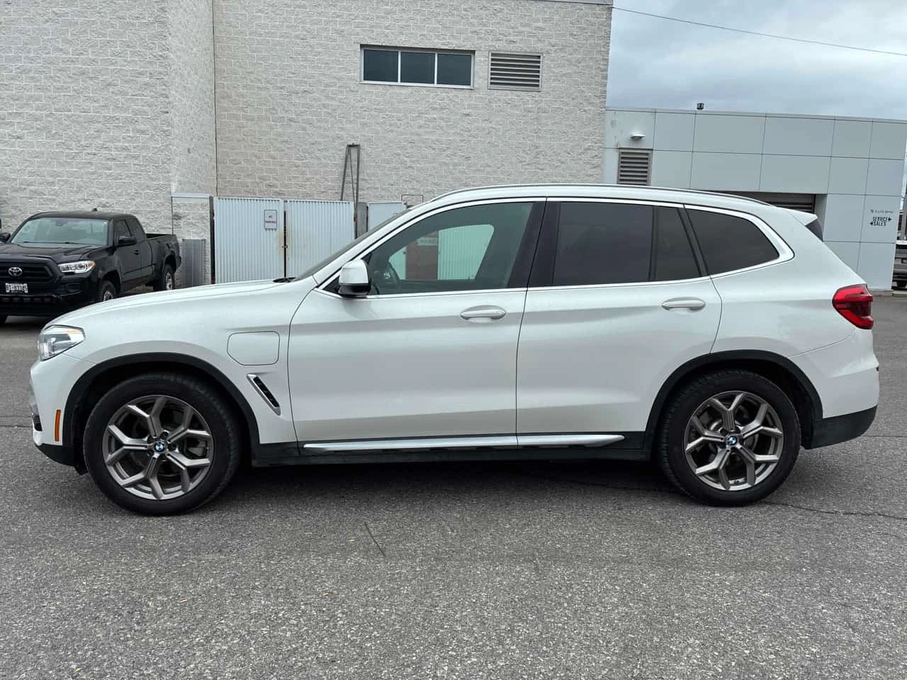 BMW X3 xDrive30e | CARFAX | OT ПРЕДСТАВИТЕЛСТВО НА BMW, снимка 3 - Автомобили и джипове - 56265985