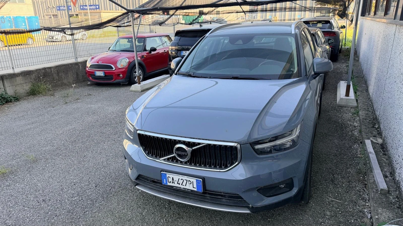 Volvo XC40 (КАТО НОВА)^(4х4)^(R-DESIGN), снимка 2 - Автомобили и джипове - 56274517