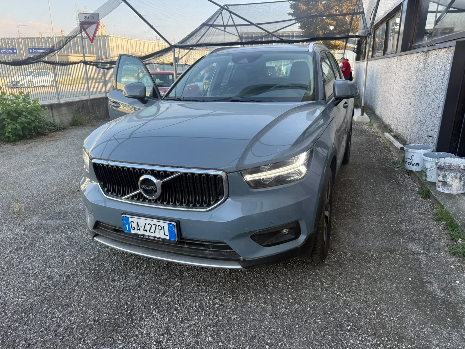 Volvo XC40 (КАТО НОВА)^(4х4)^(R-DESIGN)