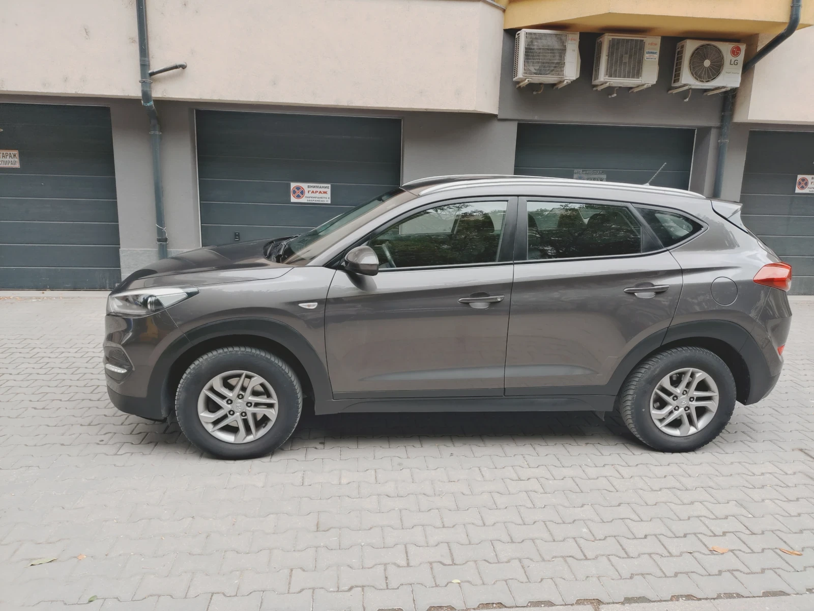 Hyundai Tucson 1.6 i, снимка 2 - Автомобили и джипове - 56317061