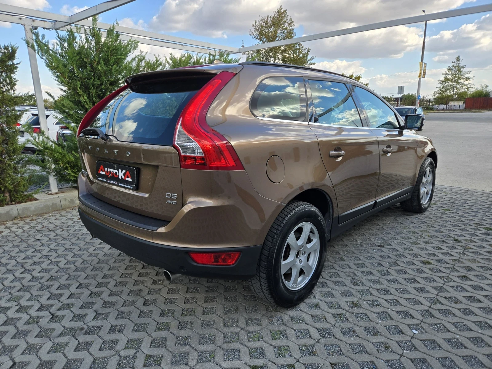 Volvo XC60 2.4D5-215кс= АВТОМАТ= 4Х4= OCEAN RACE= NAVI, снимка 3 - Автомобили и джипове - 56330994