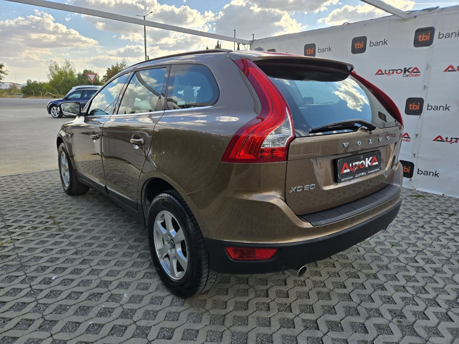 Volvo XC60 2.4D5-215кс= АВТОМАТ= 4Х4= OCEAN RACE= NAVI, снимка 5 - Автомобили и джипове - 56330994