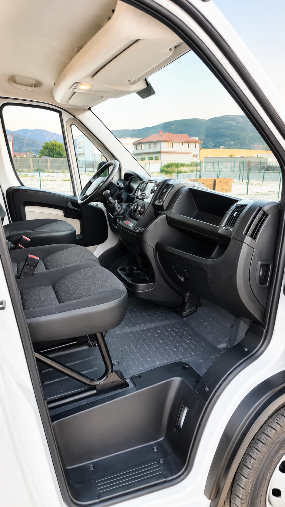 Peugeot Boxer L3H2   2.0 BlueHDi   136 к.с.   Падащ борд, снимка 14 - Бусове и автобуси - 55686399