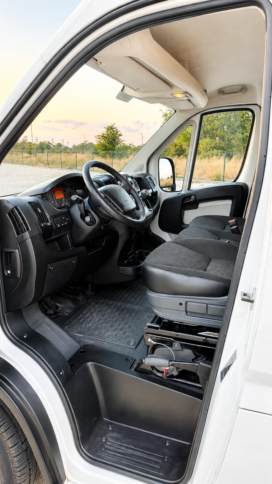 Peugeot Boxer L3H2   2.0 BlueHDi   136 к.с.   Падащ борд, снимка 13 - Бусове и автобуси - 55686399