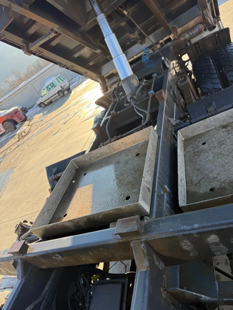 Volvo Fm 6x4R-440 с кран, снимка 10 - Камиони - 52938110