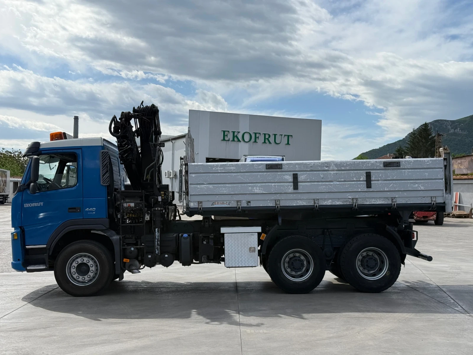 Volvo Fm 6x4R-440 с кран, снимка 10 - Камиони - 52938110