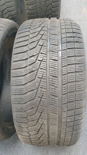 Гуми Зимни 245/40R20, снимка 7 - Гуми и джанти - 52968885