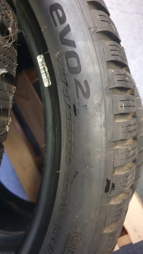 Гуми Зимни 245/40R20, снимка 6 - Гуми и джанти - 52968885