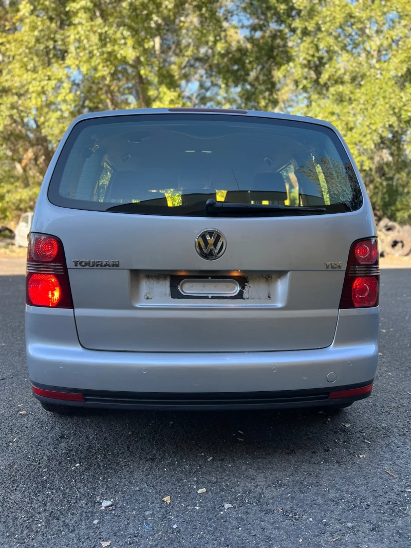 VW Touran 1.9 TDI, снимка 5 - Автомобили и джипове - 47644018