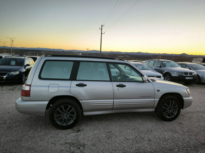 Subaru Forester 2.0i TURBO, снимка 4 - Автомобили и джипове - 48391368