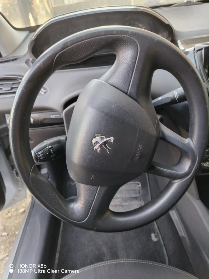 Peugeot 208 1.2, снимка 13 - Автомобили и джипове - 49609856