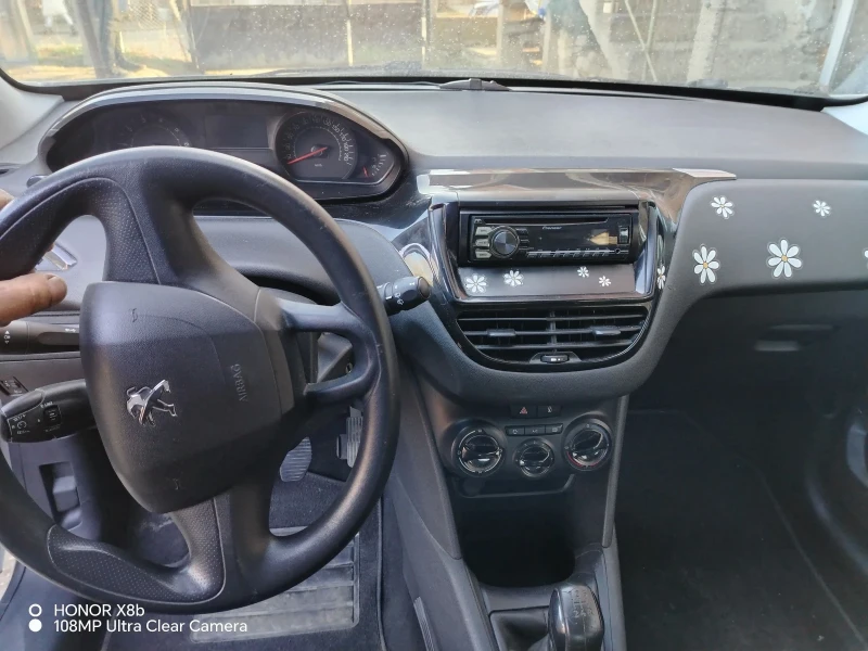 Peugeot 208 1.2, снимка 15 - Автомобили и джипове - 49609856