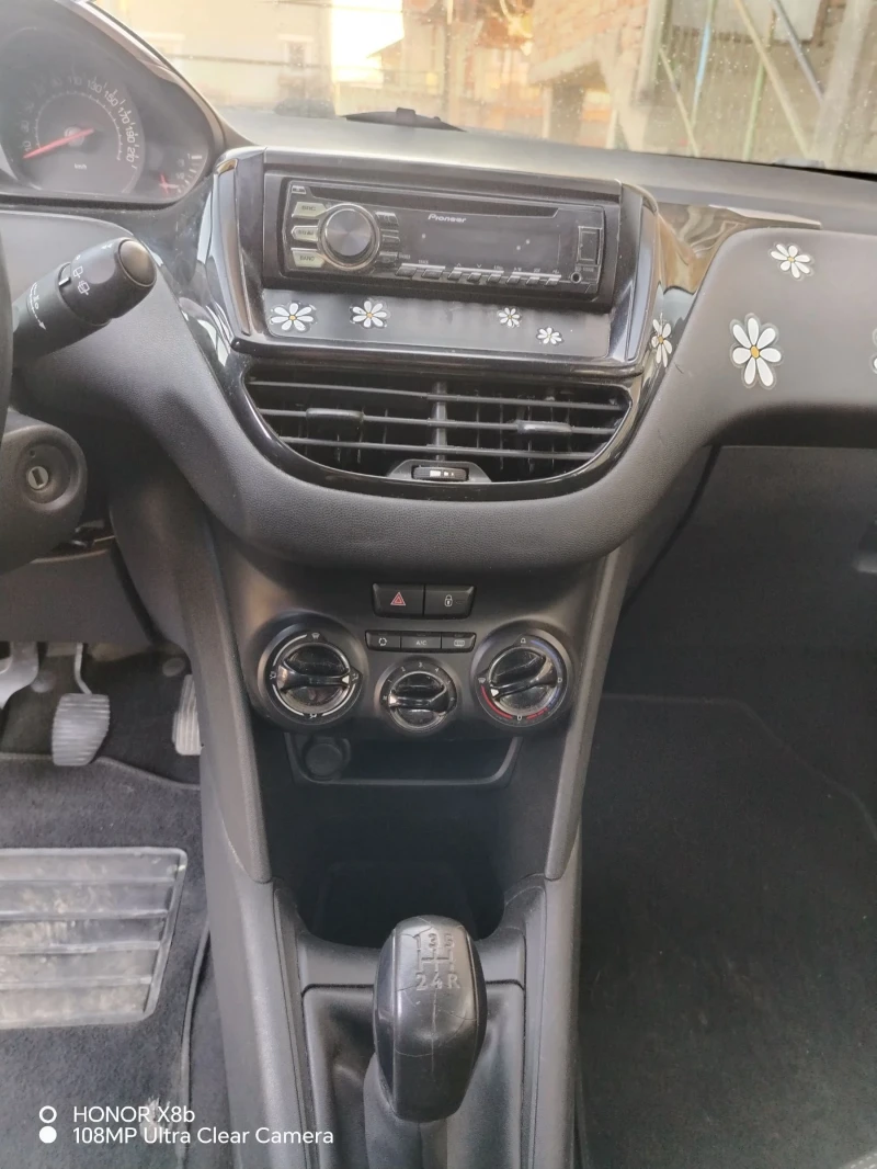 Peugeot 208 1.2, снимка 11 - Автомобили и джипове - 49609856