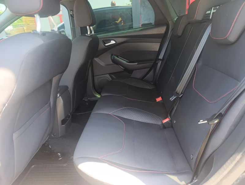 Ford Focus ST-Line 1.5 TDCI Лизинг , снимка 15 - Автомобили и джипове - 51351784